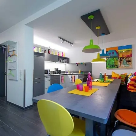 With 2 Bedrooms Hébergement de vacances *
